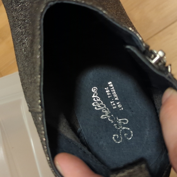 Size 8 Seychelles metallic glitter booties with zipper - Picture 4 of 5